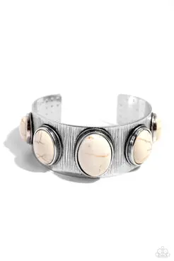 Paparazzi Earthy Echo - White 1